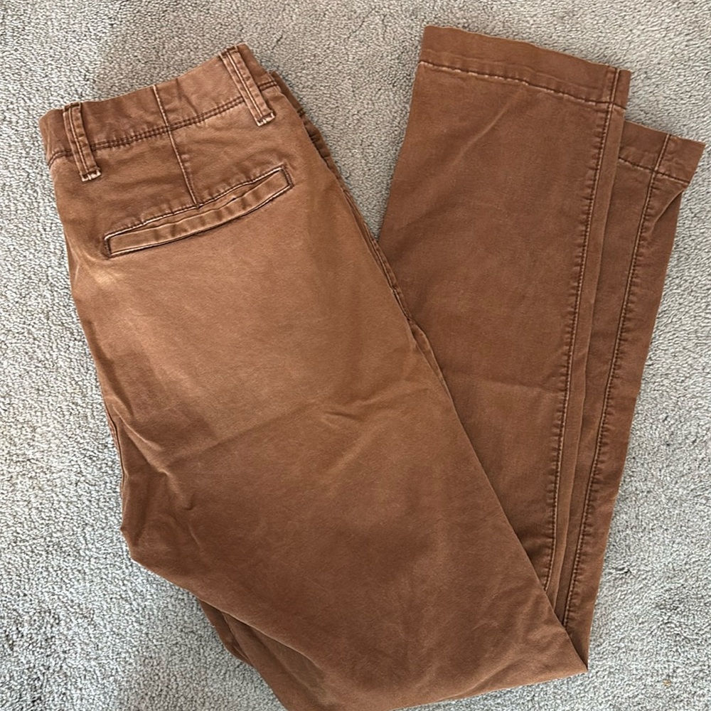 Men’s Gap Khakis 32x32 lived in slim stretch